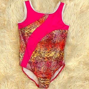 A dance👯‍♀️or gymnastics 🤸‍♀️ leotard